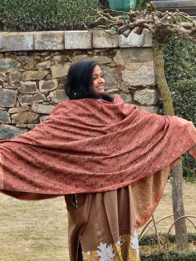 Kashmiri local dress phiran