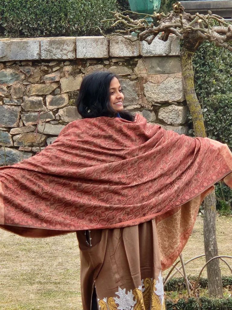 Kashmiri local dress phiran